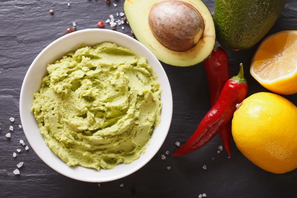 Zdjęcie Guacamole czy zdrowe? Odkryj korzyści i kalorie tego dipu