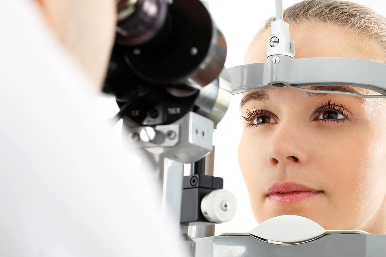 Zdjęcie Kto lepiej dobierze okulary: okulista czy optometrysta? Oto prawda