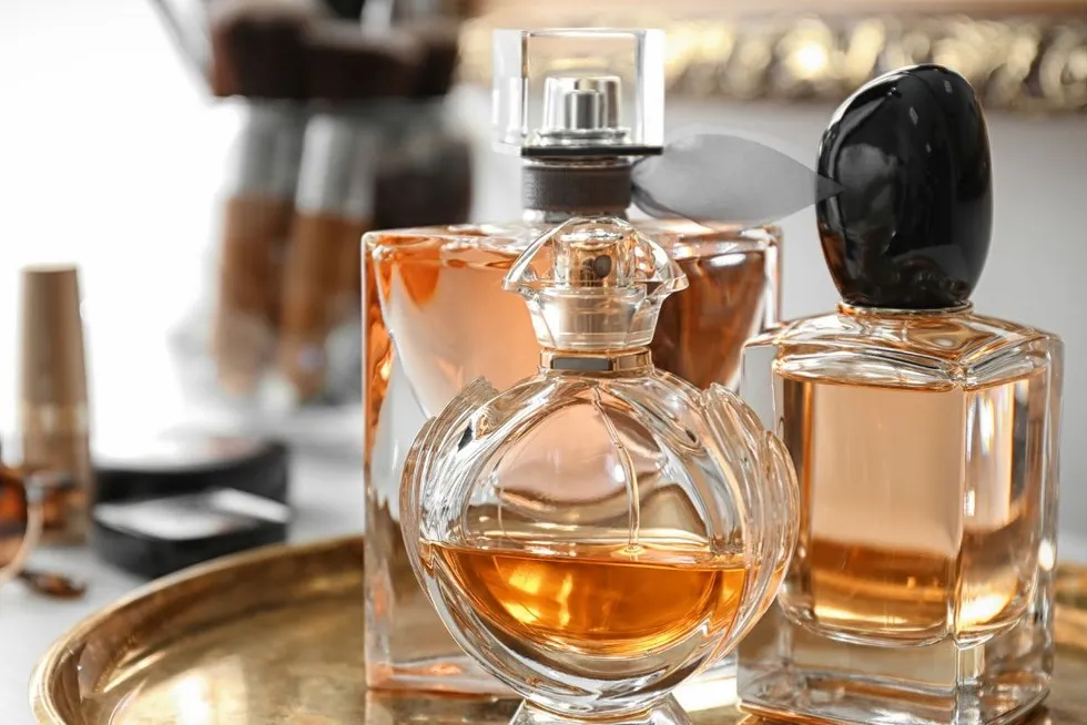Zdjęcie Czy można mieć perfumy w bagażu podręcznym? Oto, co musisz wiedzieć