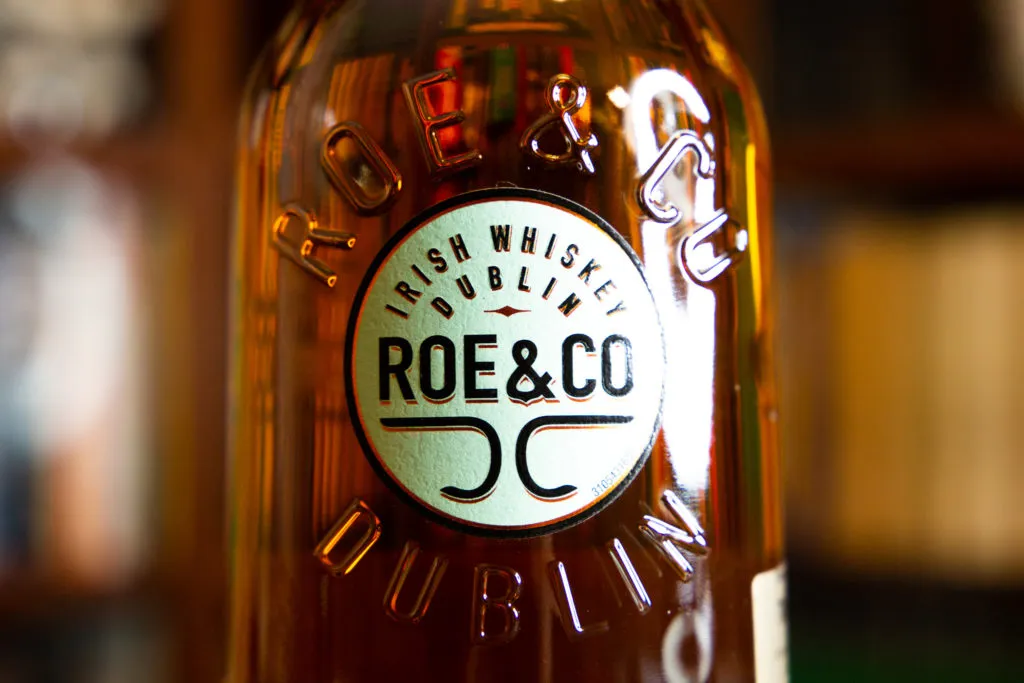 Zdjęcie Roe Co whisky - poznaj wyjątkowy smak i tajemnice produkcji