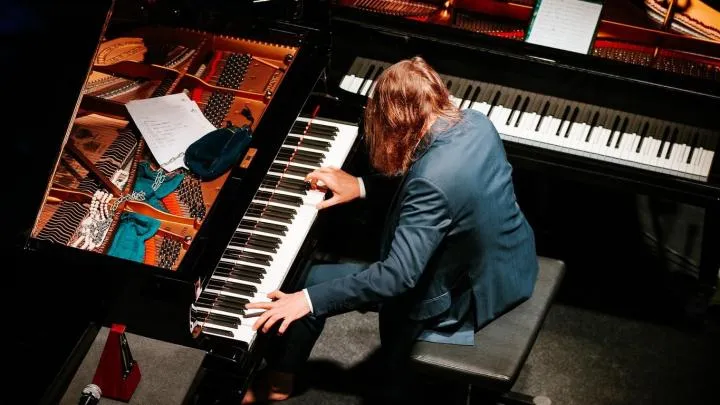 Zdjęcie Jak nauczyć się grać na fortepianie jazzowym - kompletny poradnik dla początkujących