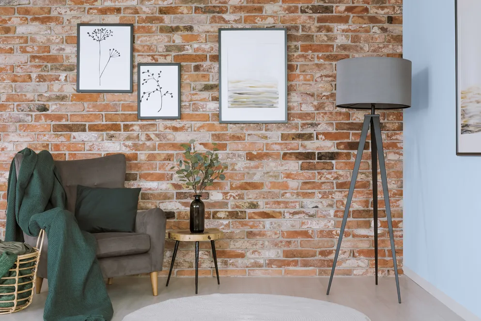 Zdjęcie Jaka tapeta pasuje do cegły? Odkryj idealne połączenia kolorów i wzorów