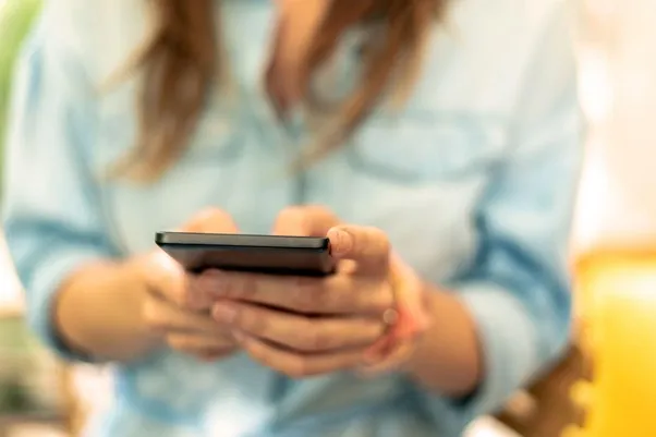 Zdjęcie Czy w lombardzie można sprzedać telefon? Odkryj ważne zasady i pułapki