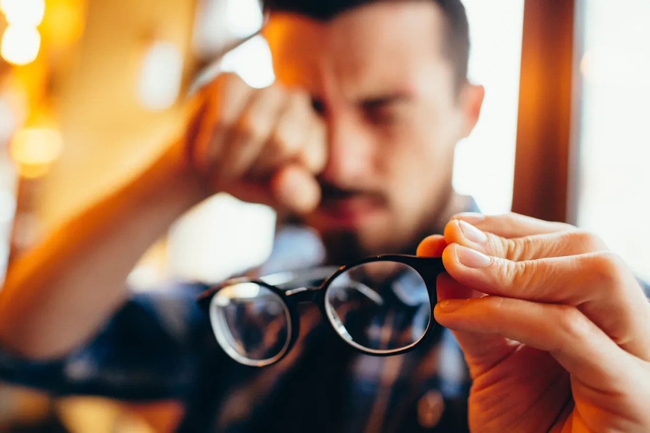 Zdjęcie Jak widzi osoba z astygmatyzmem? Zaskakujące fakty o percepcji wzrokowej