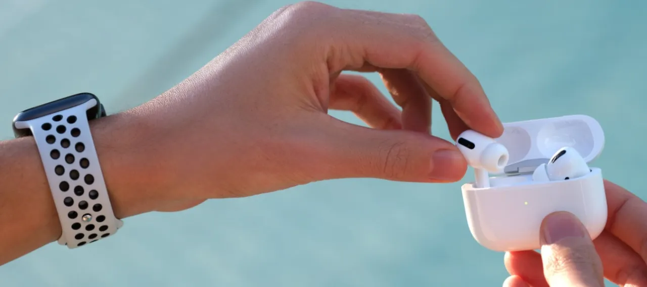 Zdjęcie Jaki zasięg mają AirPods? Odkryj, jak daleko możesz słuchać muzyki
