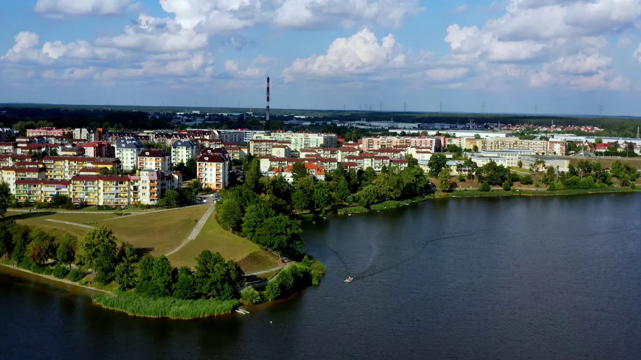Zdjęcie Jezioro Ełckie: piękne miejsce z bogatą historią i ekologicznymi wyzwaniami