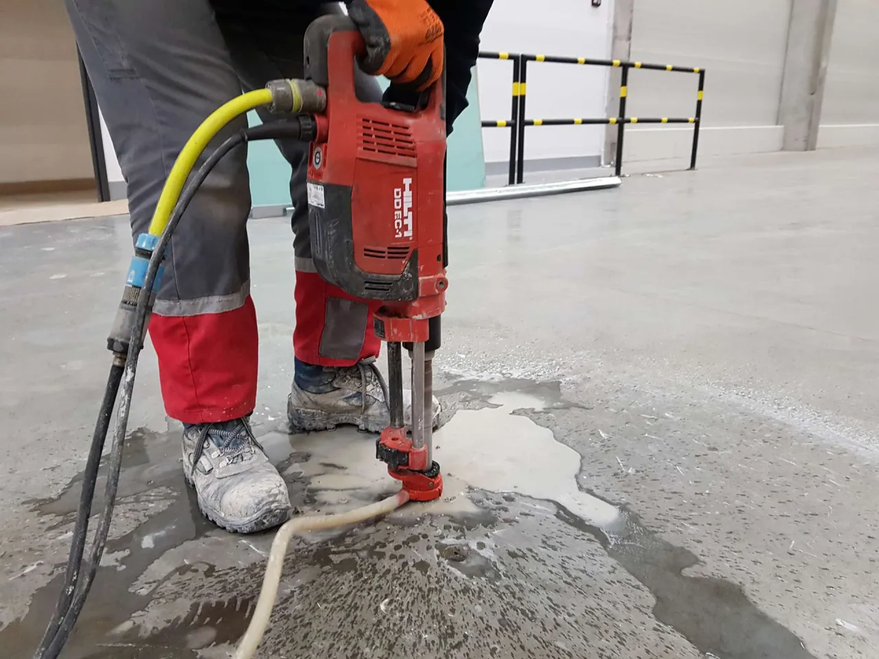 Zdjęcie Skuteczny sposób jak wyciągnąć kotwę z betonu: 3 sprawdzone metody