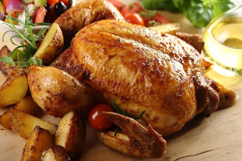 Zdjęcie Ile piec kurczaka 2 kg, aby był soczysty i idealnie upieczony