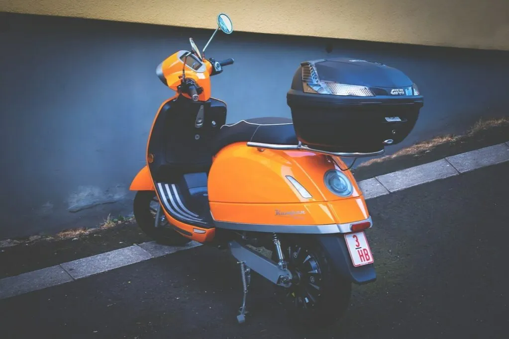 Zdjęcie Czy motorower jest pojazdem mechanicznym? Co mówią przepisy prawne