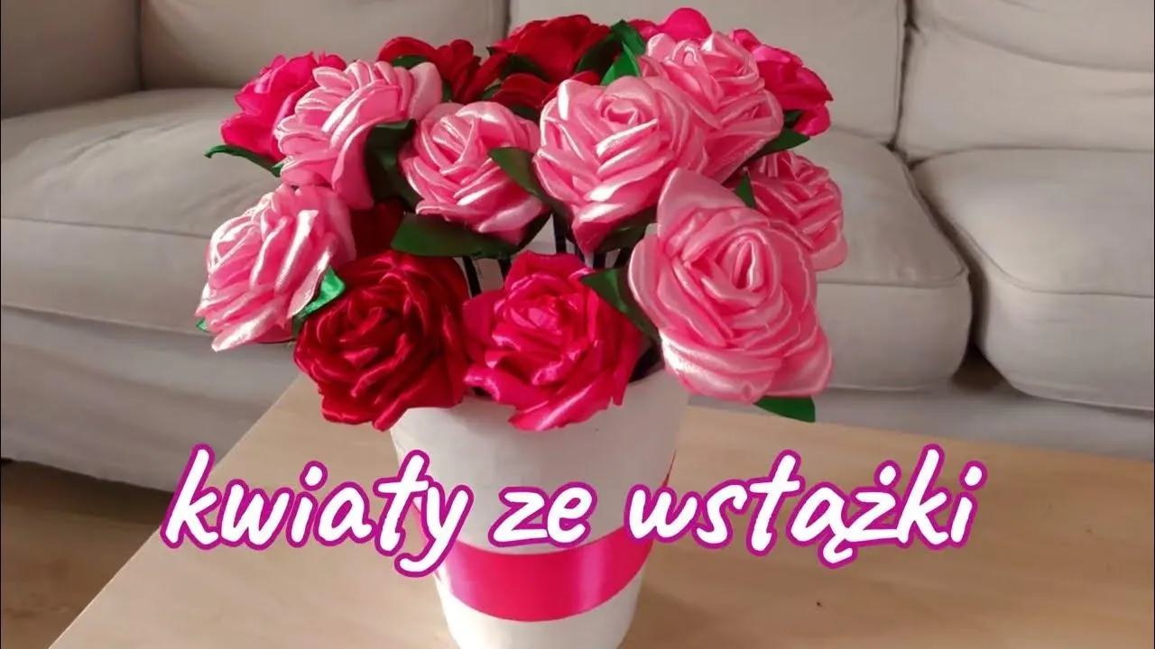 Zdjęcie Ozdoby ze wstążki jak zrobić: Proste kroki do pięknych dekoracji