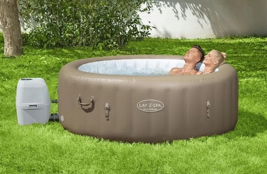 Zdjęcie Najlepsze cechy jacuzzi Lay-Z-Spa Palm Springs, które musisz znać