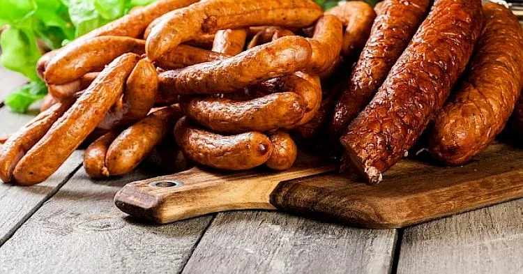 Zdjęcie Ile kalorii ma kiełbasa? Poznaj wartości wszystkich popularnych rodzajów