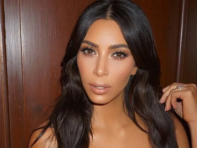 Zdjęcie Makijaż w stylu Kim Kardashian: Jak osiągnąć perfekcyjny look każdego dnia