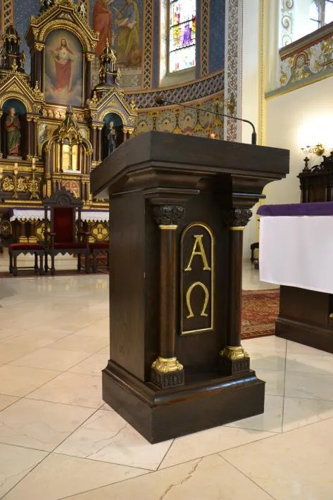 Zdjęcie Co to jest ambona w kościele? Jej znaczenie i rola w liturgii