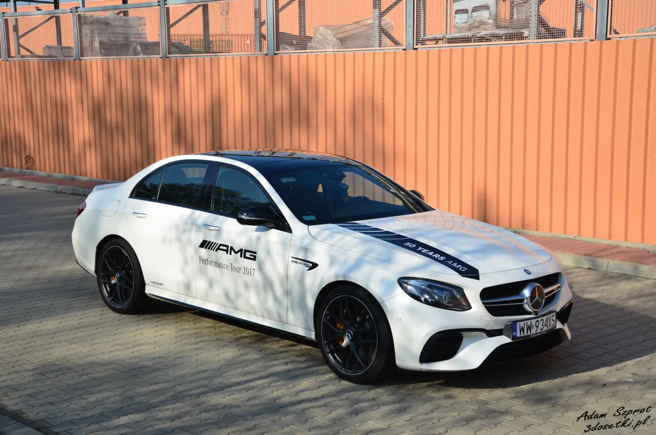 Zdjęcie Mercedes-Benz E63 AMG: niezrównane osiągi, luksus i nowoczesna technologia