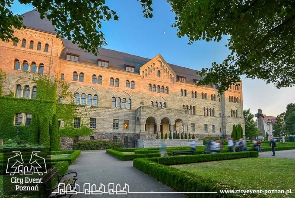 Zdjęcie Zamek cesarski w Poznaniu: Historia, architektura i wydarzenia kulturalne