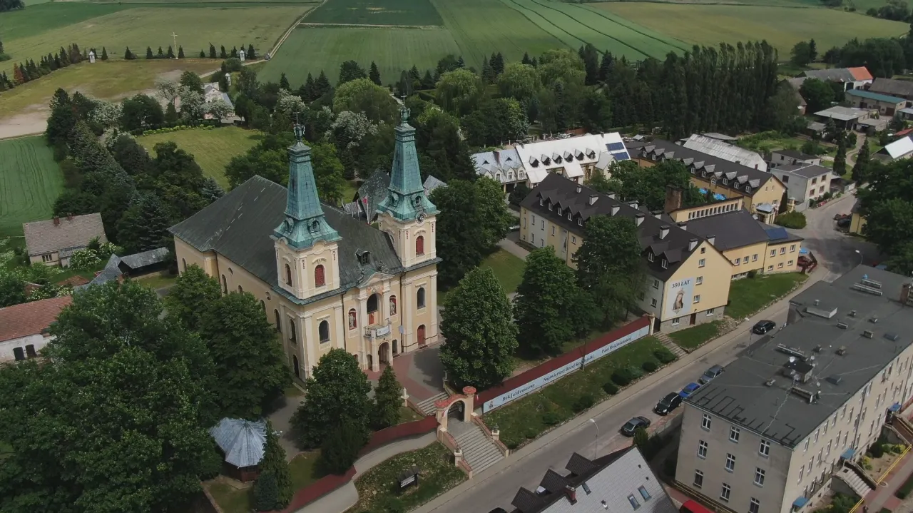 Zdjęcie Rokitno sanktuarium: historia cudownego obrazu i jego znaczenie