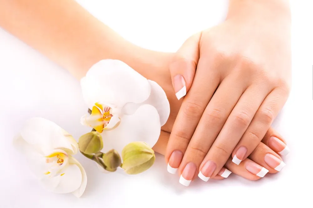 Zdjęcie Co to jest french manicure? Odkryj jego elegancję i zastosowanie