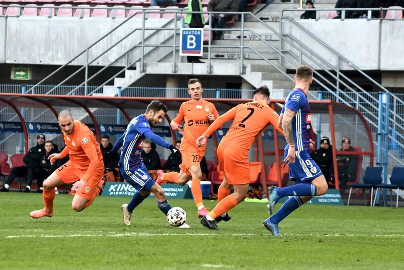 Zdjęcie Statystyki meczów Piast Gliwice vs Zagłębie Lubin - co musisz wiedzieć