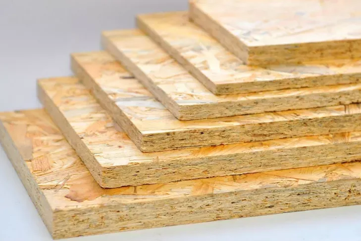 Zdjęcie Poznaj skład i tajniki produkcji płyty OSB: wszystko o materiale budowlanym