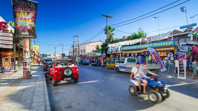 Zdjęcie Najlepsze atrakcje w Laganas, które musisz zobaczyć na Zakynthos
