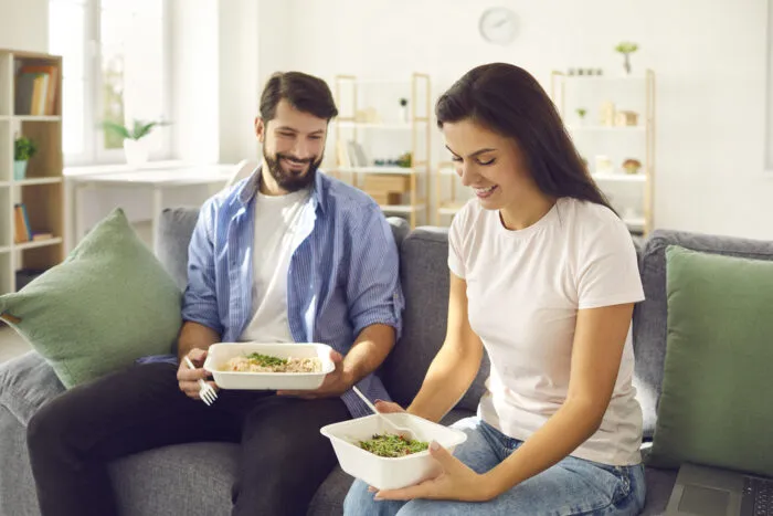 Zdjęcie Co jemy prosto z opakowania na familiadzie? Najlepsze przekąski