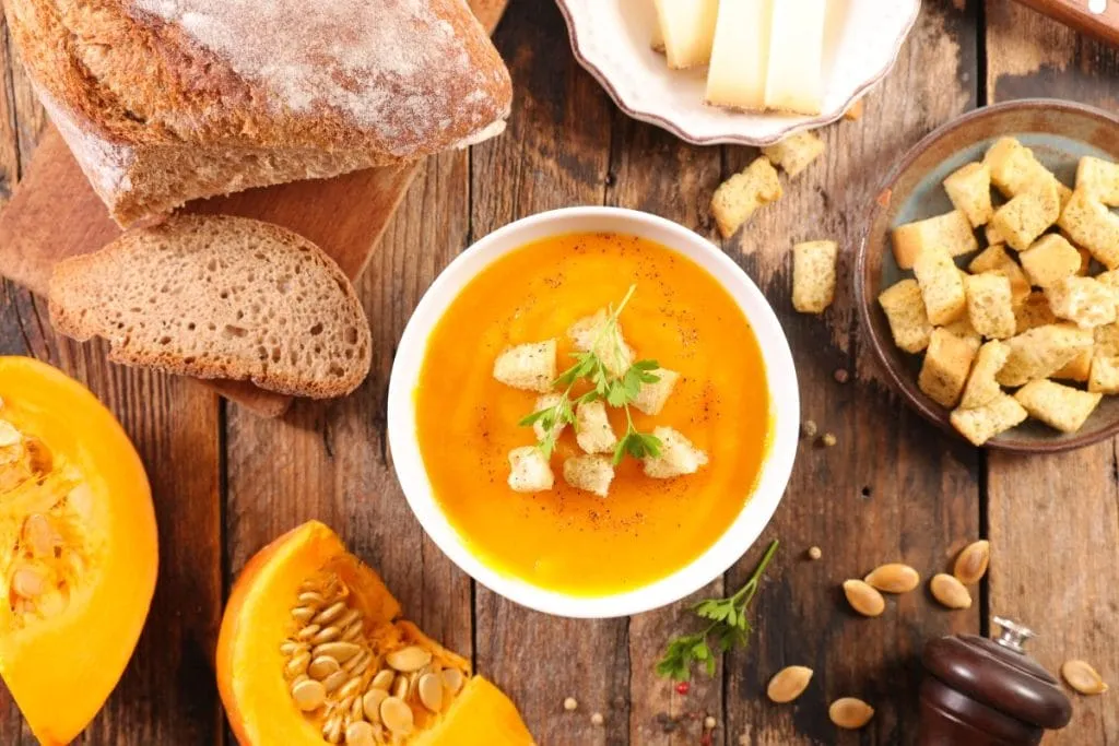 Zdjęcie Co dodać do zupy dyniowej? Odkryj dodatki, które odmienią smak!