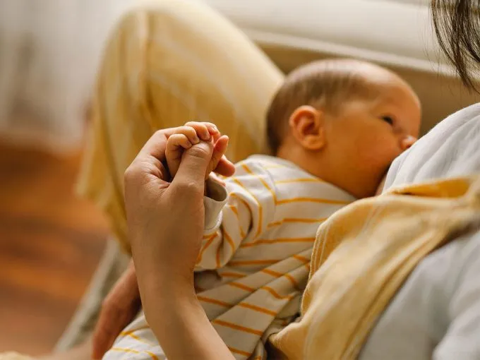 Zdjęcie Objawy refluksu u niemowląt – jak je rozpoznać i co robić?