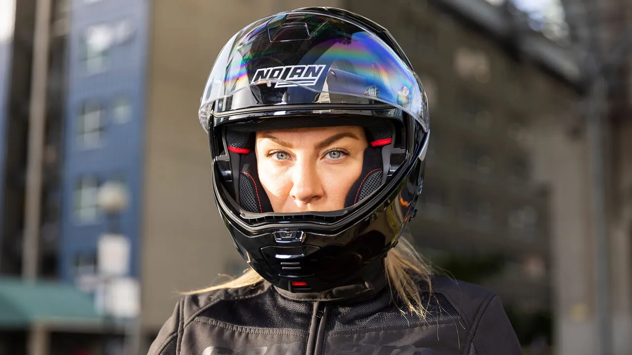 Zdjęcie Jak wybrać kask motocyklowy, aby zapewnić sobie maksymalne bezpieczeństwo