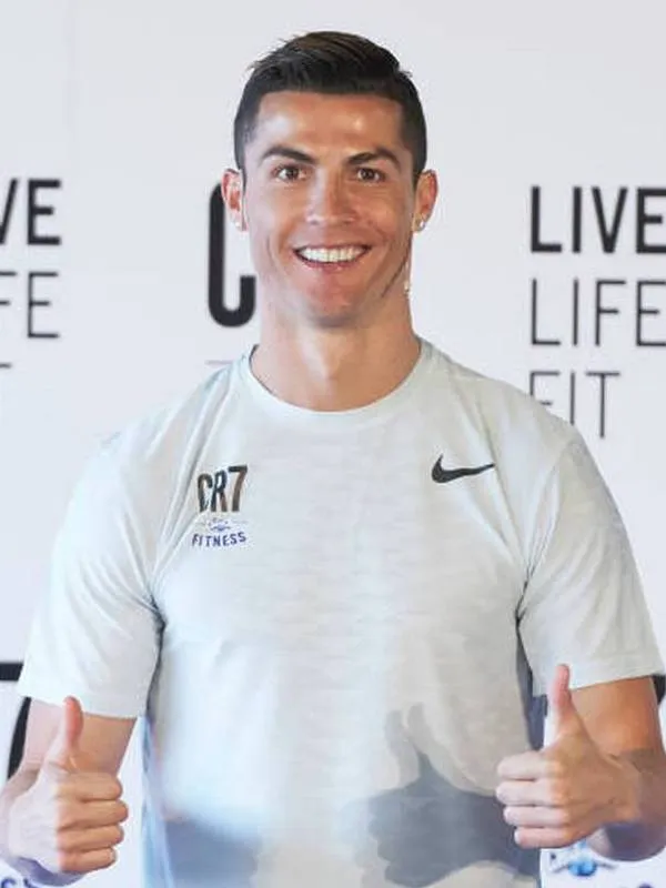 Zdjęcie Cristiano Ronaldo wzrost - jak jego wysokość wpływa na grę?