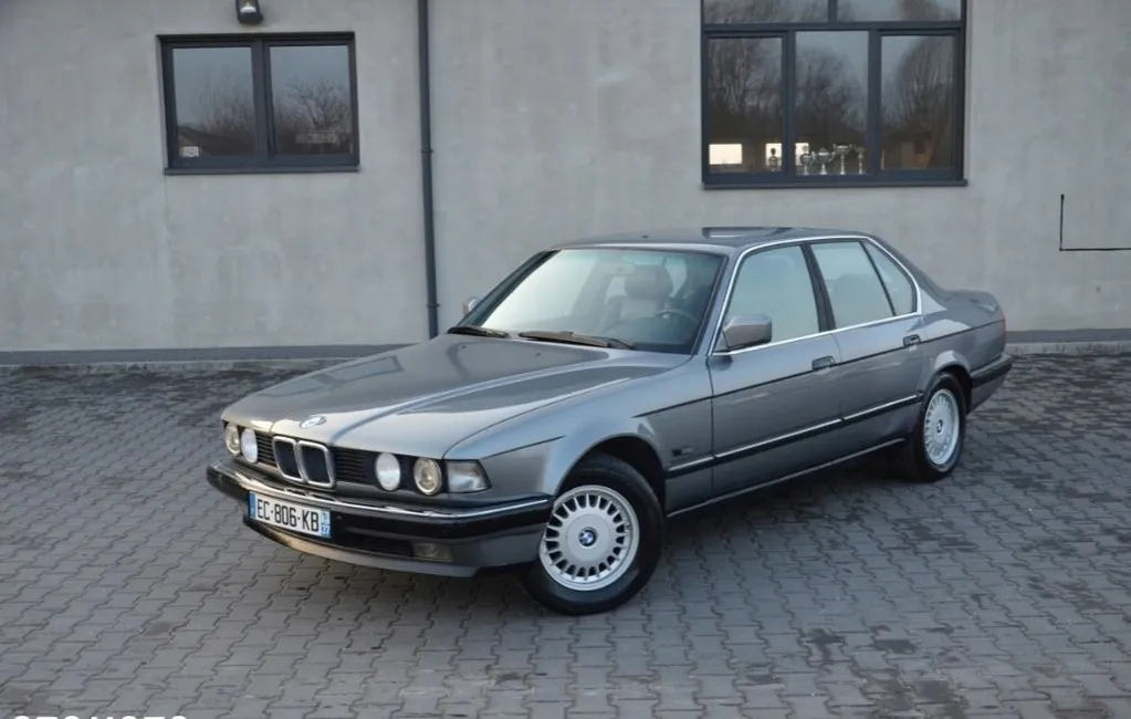 Zdjęcie BMW E32 – historia, silniki, wyposażenie i wyjątkowy komfort jazdy