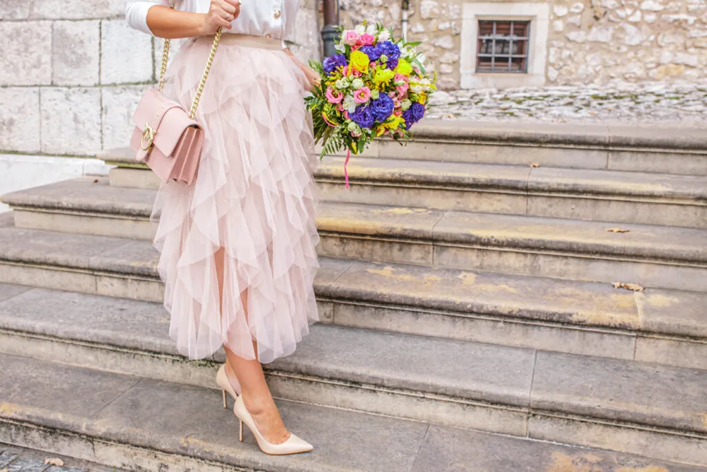 Zdjęcie Jak stylizować tiulową spódnicę, aby wyglądać modnie i elegancko