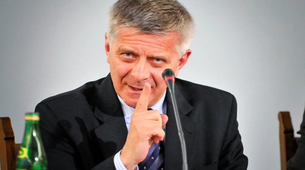 Zdjęcie Ile zarabia prezes NBP Marek Belka? Zaskakujące fakty o jego pensji