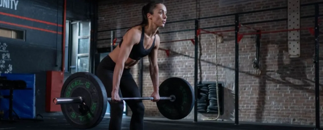 Zdjęcie Czy crossfit pomaga schudnąć? Odkryj prawdę o odchudzaniu i diecie