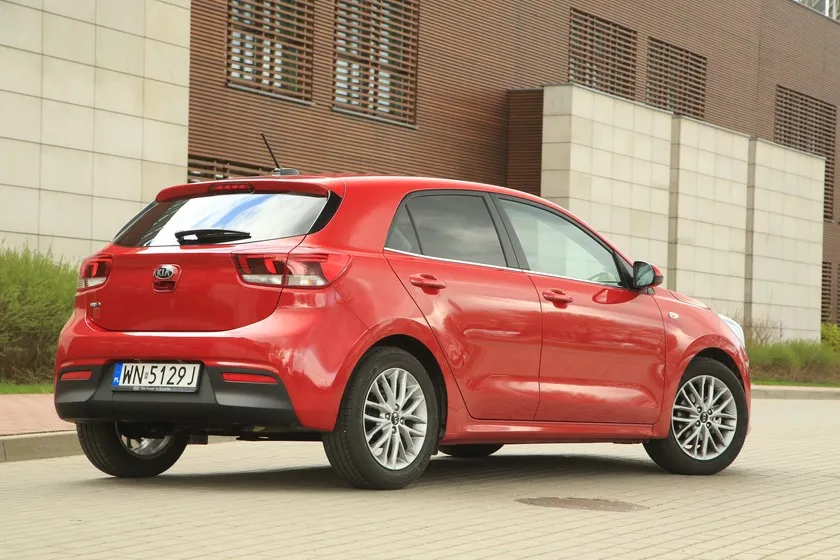 Zdjęcie Nowa Kia Rio: Co warto wiedzieć o tym kompaktowym aucie miejskim?