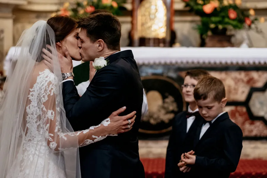 Zdjęcie Jak wygląda ślub w Kościele Zielonoświątkowym? Różnice i emocje