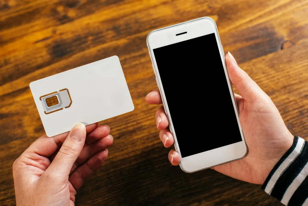 Zdjęcie Comment mettre une carte sim dans un téléphone facilement et sans erreur