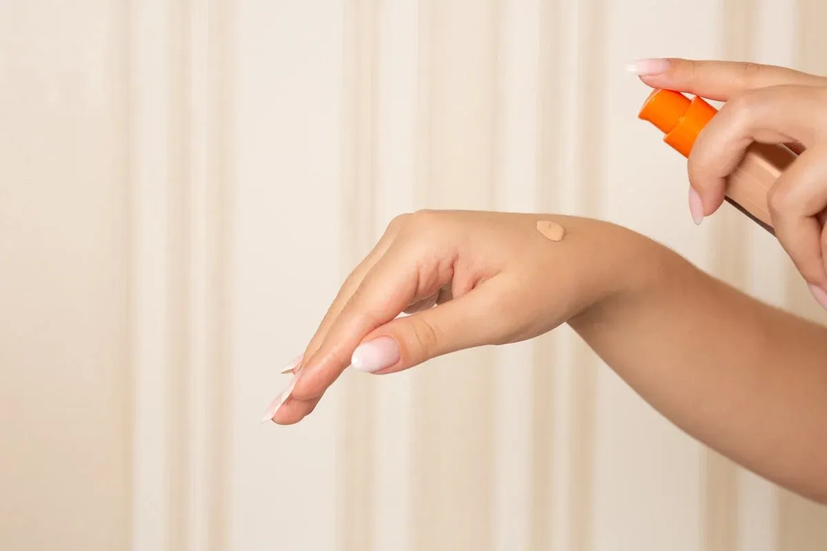 Zdjęcie Czy krem BB można stosować pod podkład? Odkryj skuteczne techniki makijażu