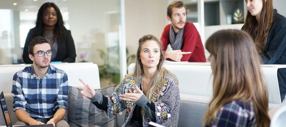 Zdjęcie Po jakich studiach praca w banku? Kluczowe kierunki i wymagania