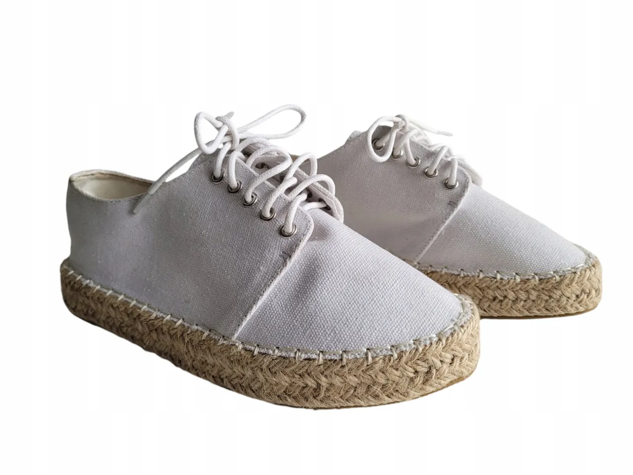 Zdjęcie Buty ze słomy: Od dziecięcej rymowanki do letniego hitu mody