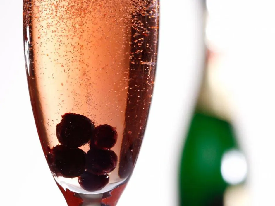 Zdjęcie Jaki jest smak fioletowej fanty? Odkryj wyjątkowe nuty winogronowe