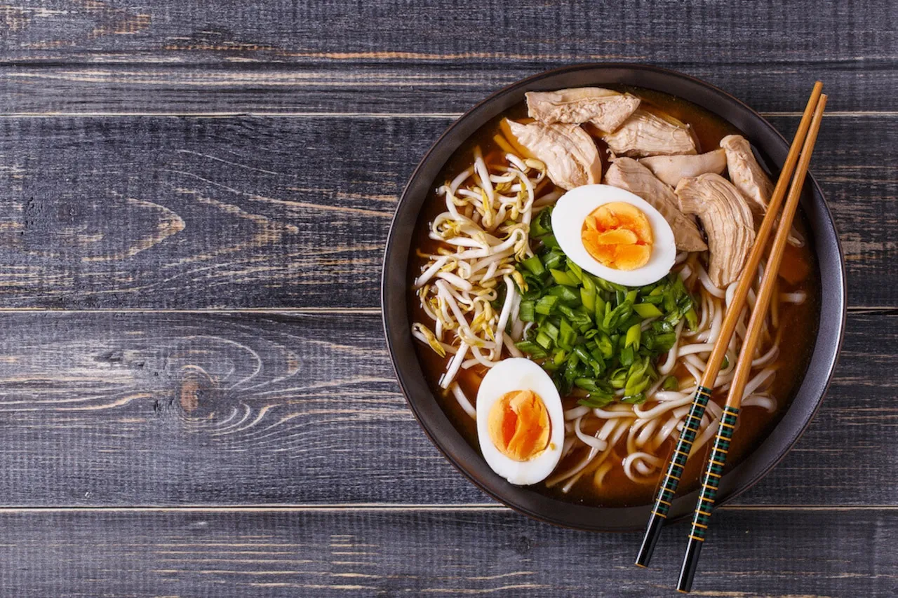 Zdjęcie Jak jeść pałeczkami ramen bez frustracji - proste techniki i porady