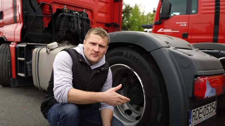 Zdjęcie Jak wymienić koło w naczepie - proste kroki, aby uniknąć problemów