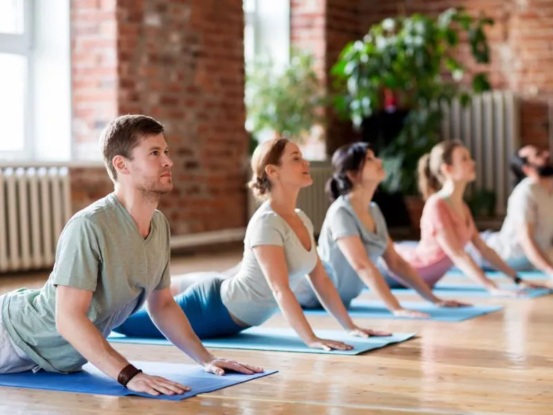 Zdjęcie Joga czy pilates na kręgosłup – co lepiej pomaga na ból i postawę?