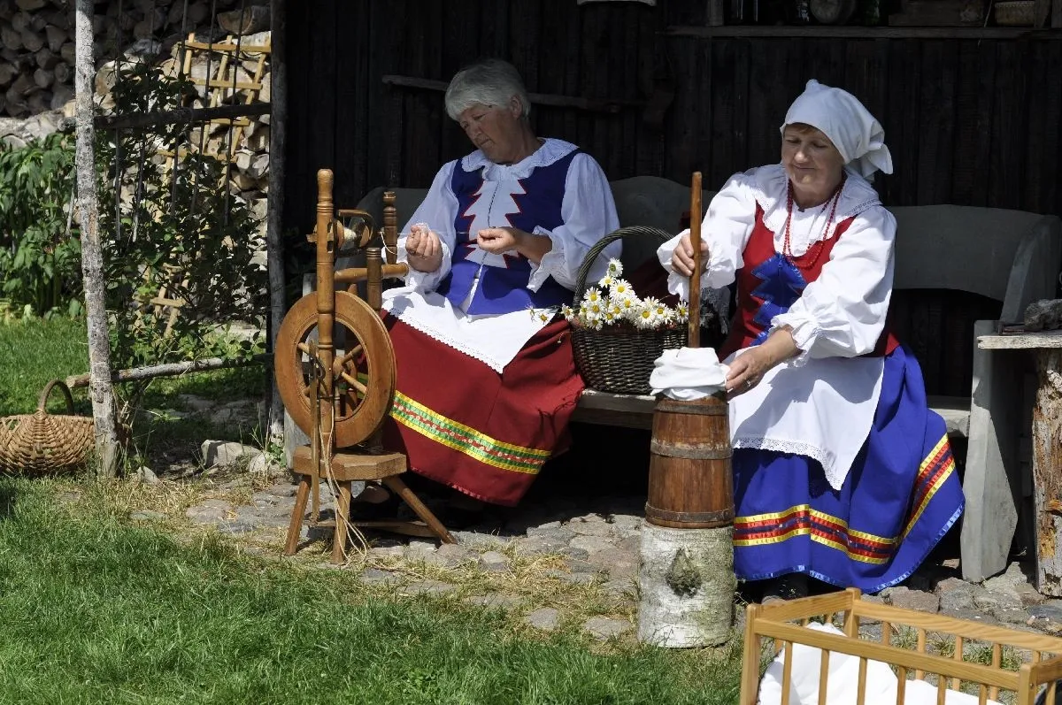Zdjęcie Strój kociewski damski czy męski – odkryj kluczowe różnice i tradycje