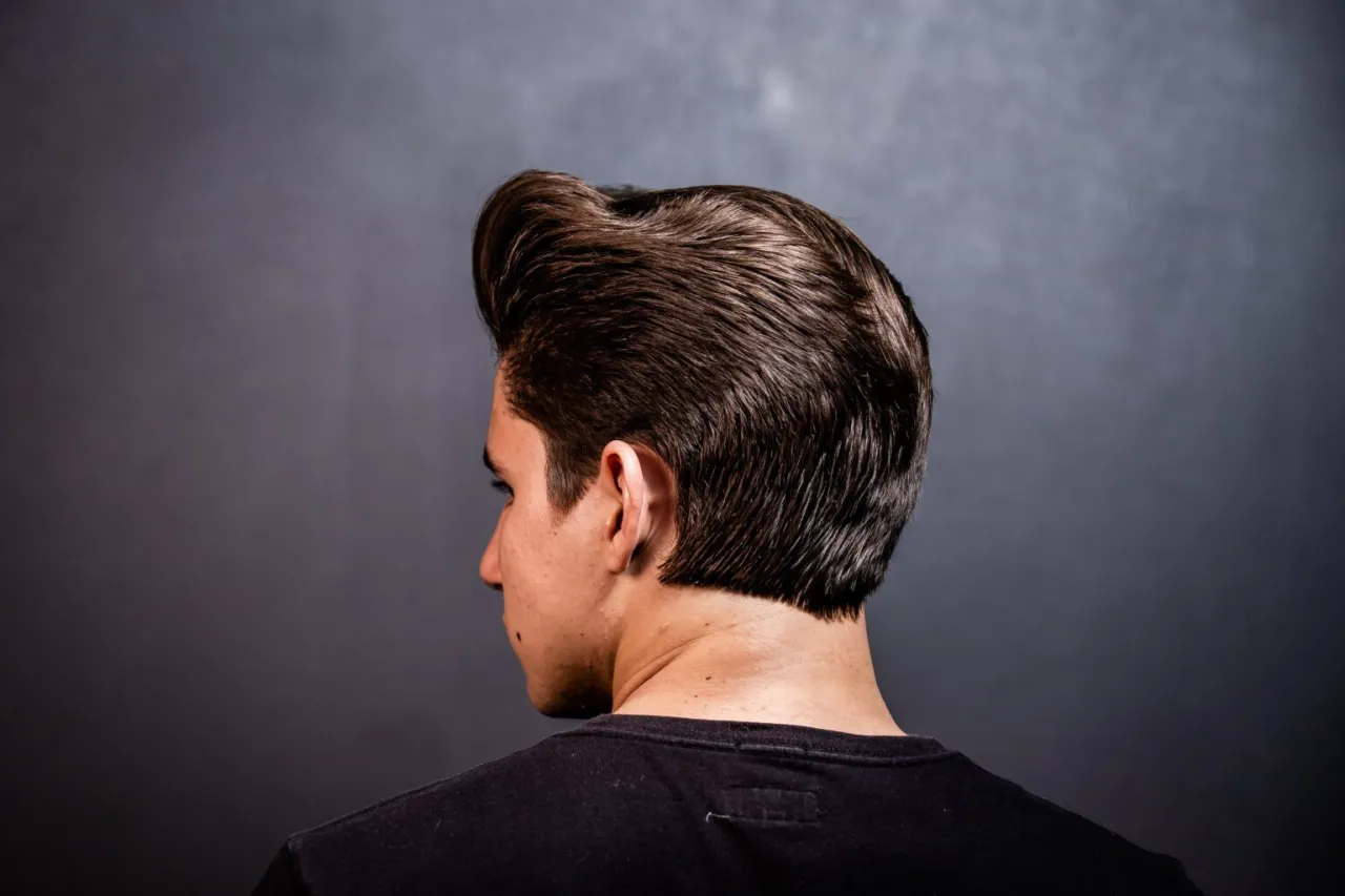 Zdjęcie Jak zrobić fryzurę quiff: 5 prostych kroków dla perfekcyjnego stylu