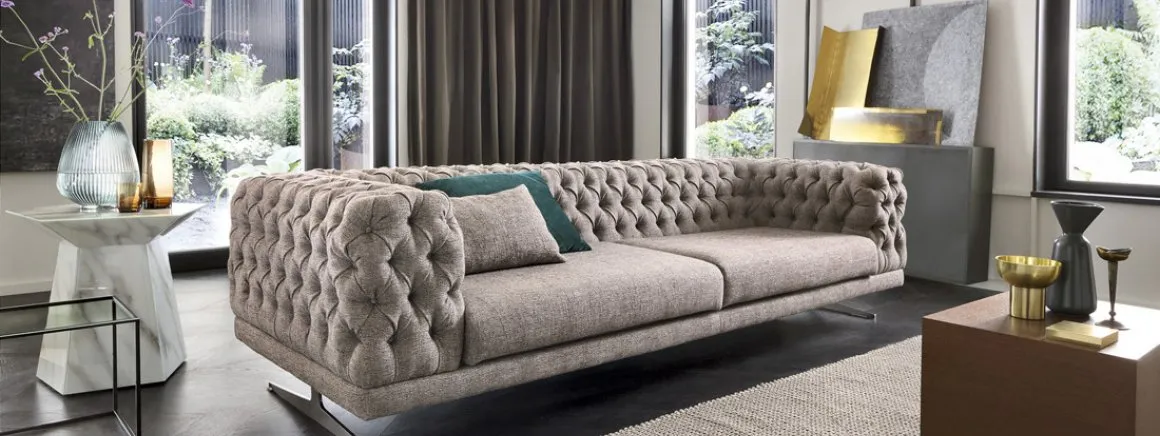 Zdjęcie Narożnik czy sofa do małego salonu? Porównanie i wskazówki