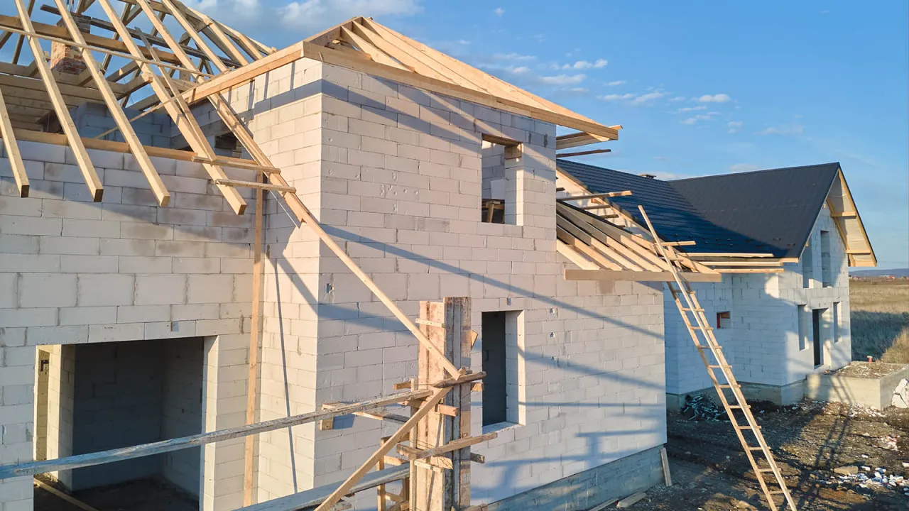 Zdjęcie Co zamiast cegły szamotowej? Odkryj lepsze materiały budowlane