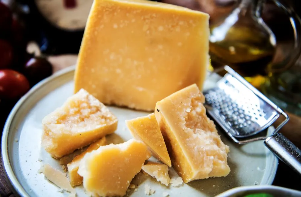 Zdjęcie Jak przechowywać parmezan w kawałku, aby nie stracił smaku?
