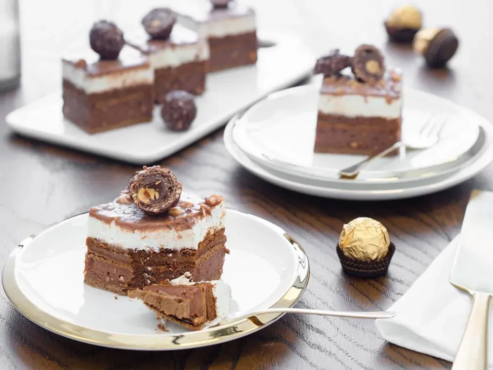 Zdjęcie Pyszny przepis na ciasto Ferrero Rocher bez pieczenia, które zachwyca smakiem
